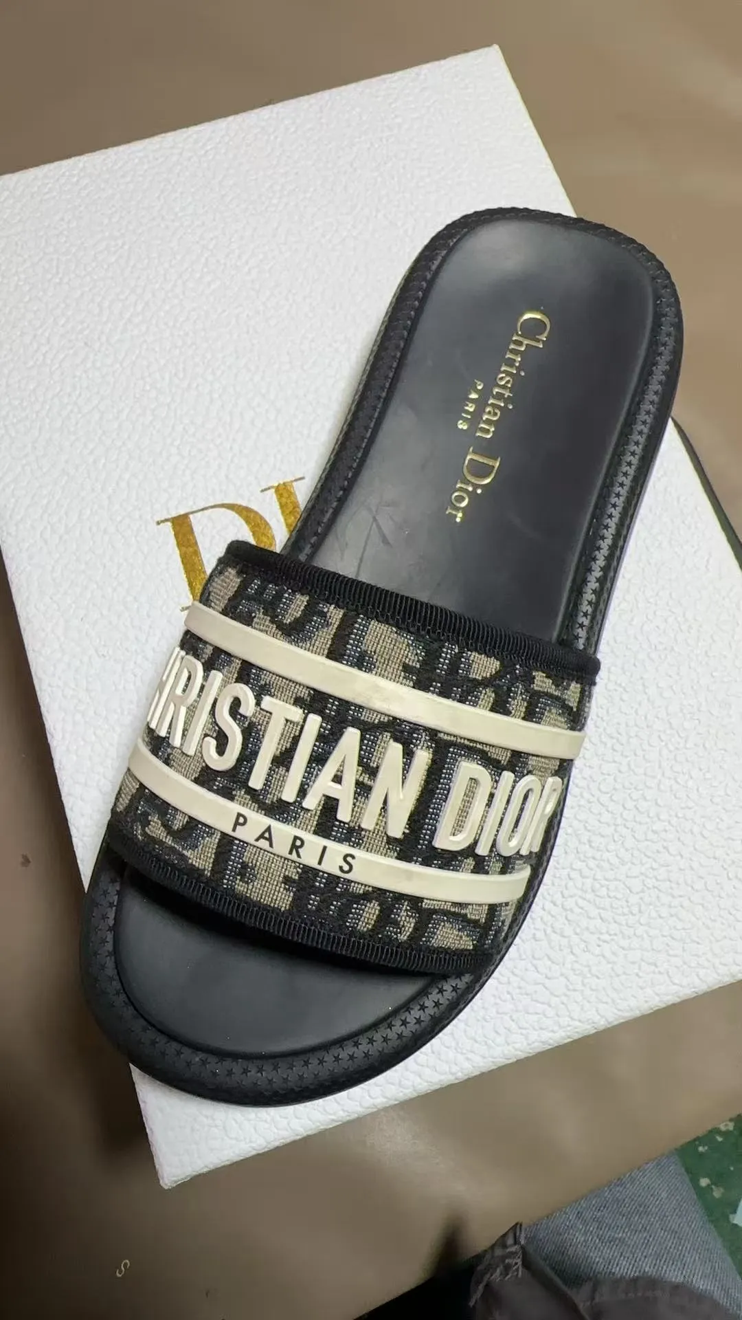 👟👟Ex-factory price 360👟👟 Dior Dior spring and summer catwalk newly upgraded sandal series classic thick-soled sandals original 1:1 development soft and delicate foot feel extremely comfortable versatile style original foam outsole 💝💝💝easy to control, 3 colors available, medium size 35-40 (41-42 customized)